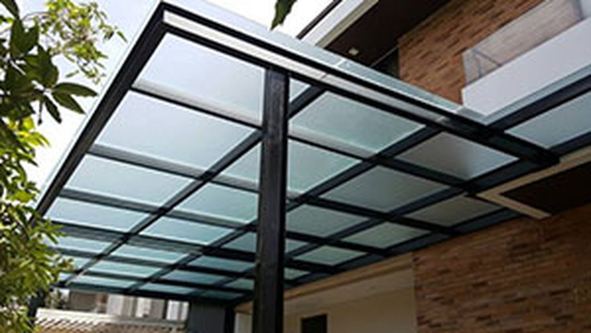 Kanopi Atap polycarbonate (jangka panjang) Ketebalan besi 1,2" Bahan : Hollow galvalum 40 x 60 Hollow galvalum 40 x 40 Atap polycarbonate