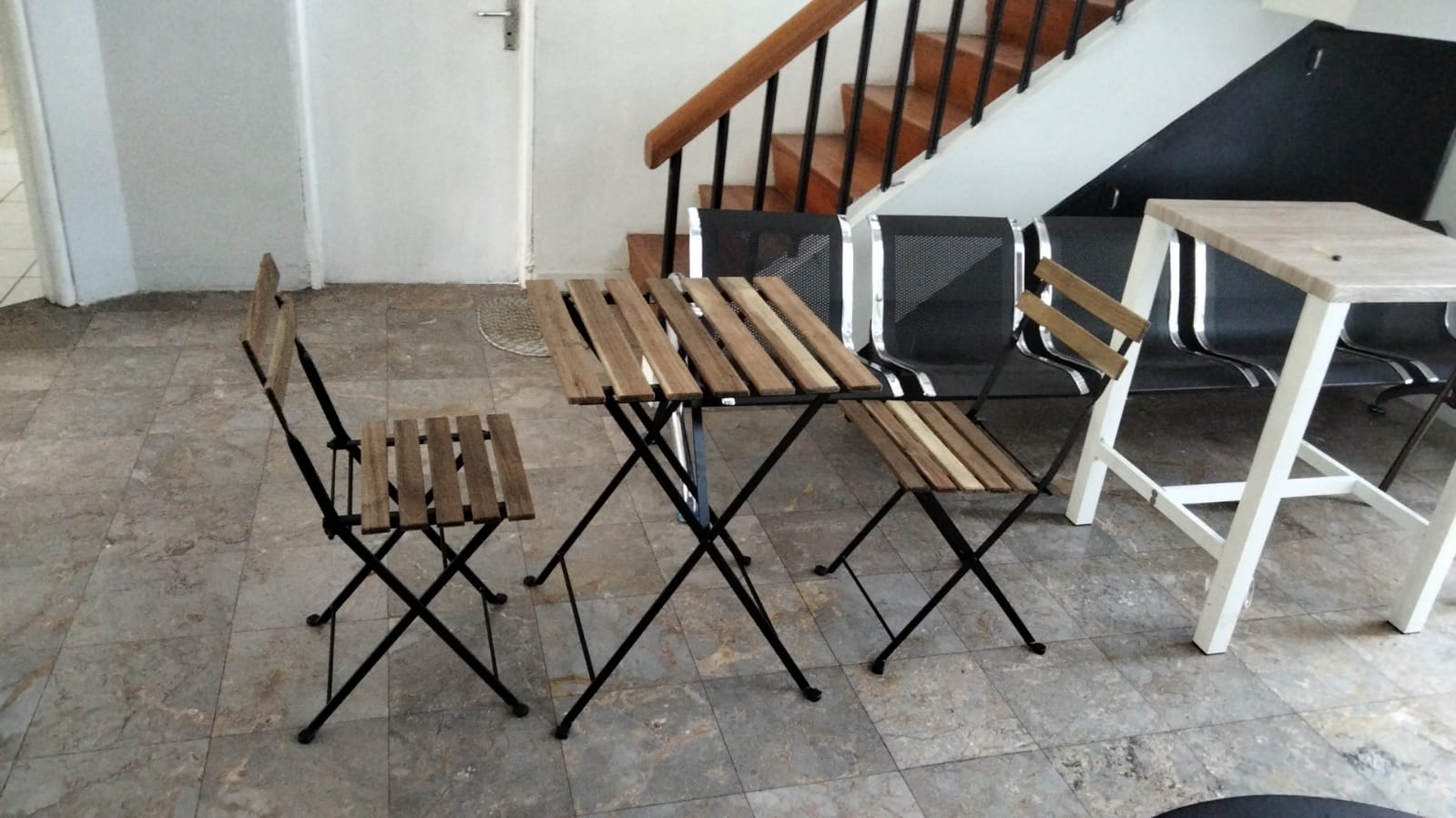 1 set ( 1 Meja 2 Kursi)