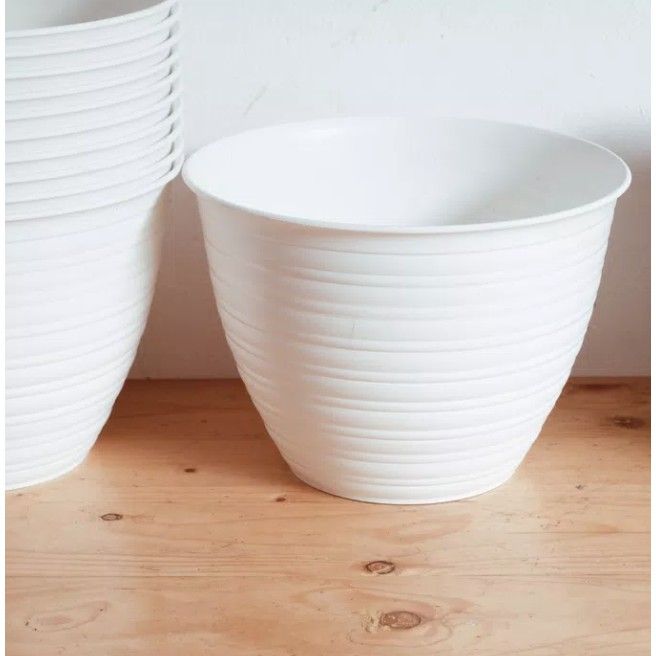 pot plastik ST-008(Pot Tawon)putih (d:15 t;11 l:9)